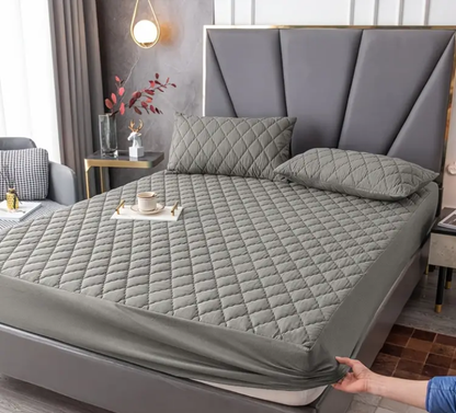 ¡Nuevo! Protector de Colchón Antifluido + Fundas Incluidas 😴✨  - Frescura y Protección Toda la Noche.